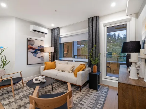 1810 Selenite Pl #205, Langford, BC V9B 7E2