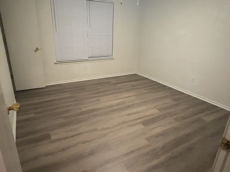 1606 Aztec Trce #B — Photo 3