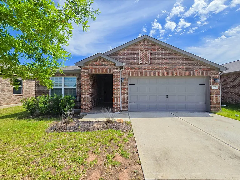 332 Lone Mountain Dr — Photo 1