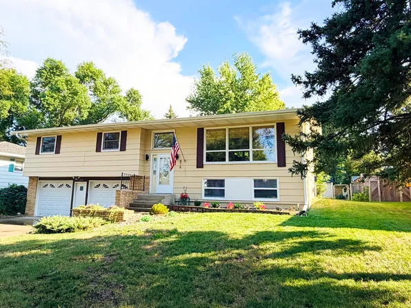 816 18th Ave NE, Aberdeen, SD 57401