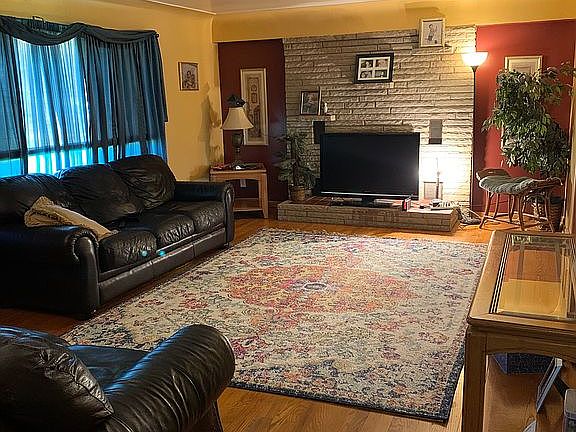4th image of 489 Park Dr