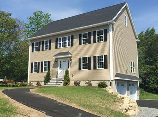 17 Carleton Ave, Chelmsford, MA 01824