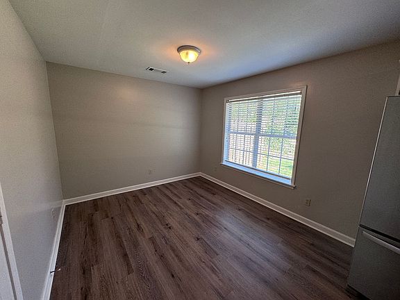 4th image of 1000 Creekside Pl
