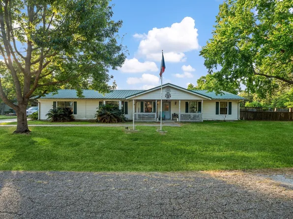 71 N Shady Oaks Dr, Pointblank, TX 77364