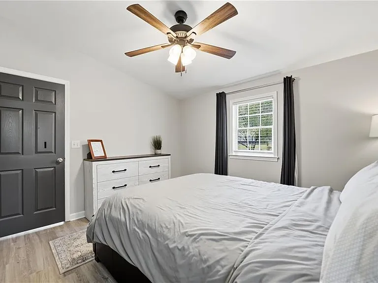1817 Hardman Ln — Photo 13