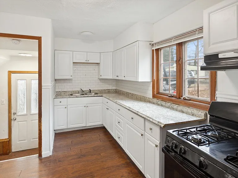 9504 S Highland Ave — Photo 9