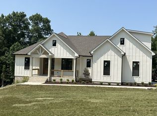 527 Crawford Rd, Burns, TN 37029