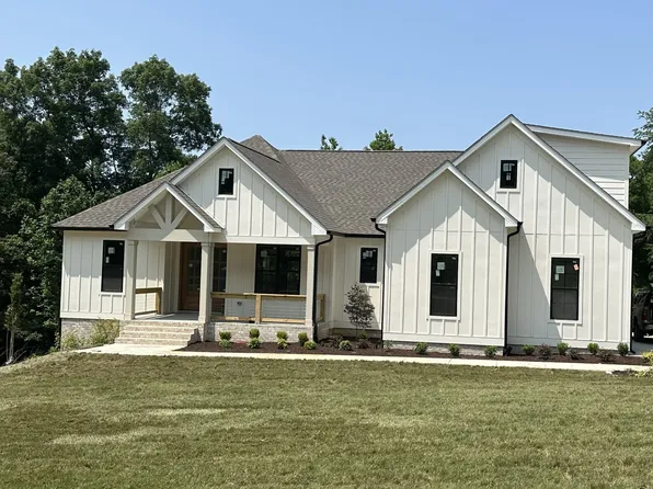 527 Crawford Rd, Burns, TN 37029