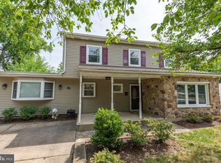 85 Whitewood Dr, Levittown, PA 19057