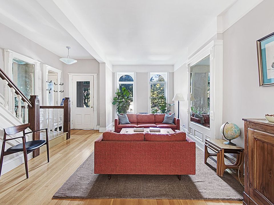 1st image of 142 Underhill Ave #2