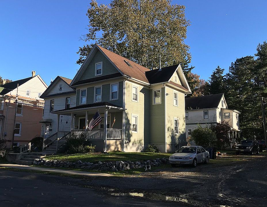 2nd image of 1336 Lake St
