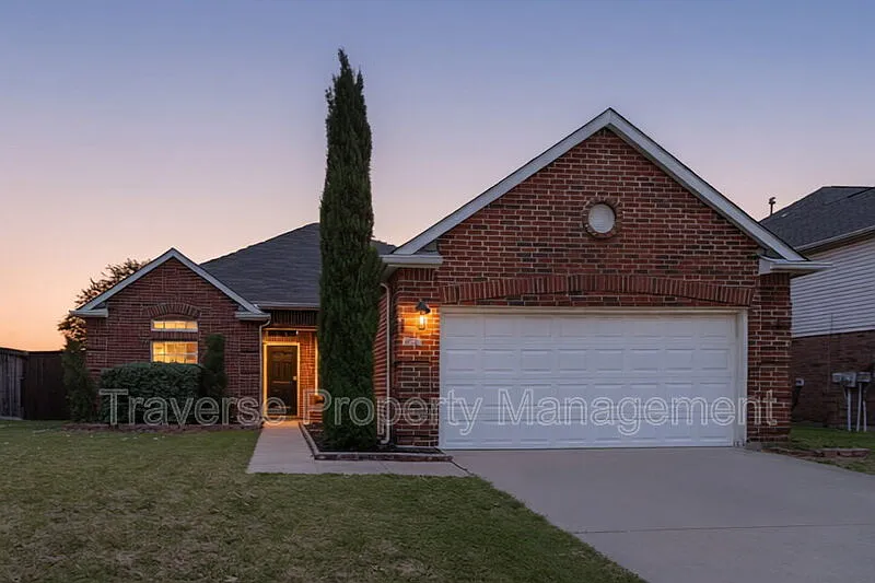 3 bed, 2.0 bath, 1882 sqft, $2,095 — Photo 2