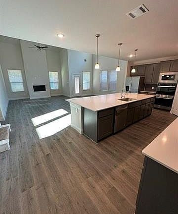 3rd image of 102 Sunshine Dr