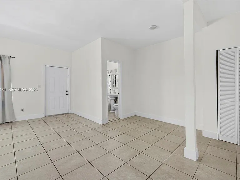 8135 Crespi Blvd #4 — Photo 10