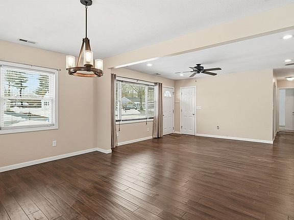 3rd image of 55 Old Farm Rd