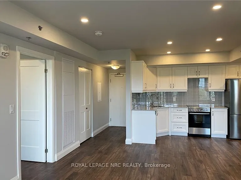 5698 Main St #703 — Photo 2