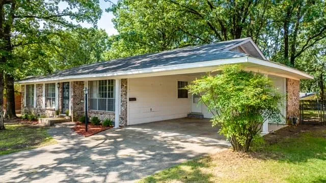 3 bed, 1396 sqft, $2,650 — Photo 3
