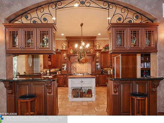 4th image of 8325 NW 60th Pl