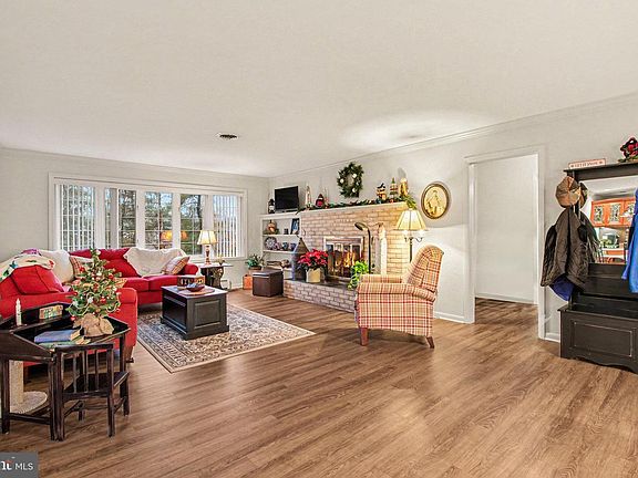 4th image of 1517 Woodcrest Cir