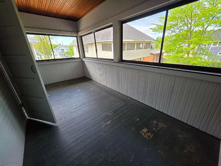 446 Lake St — Photo 14
