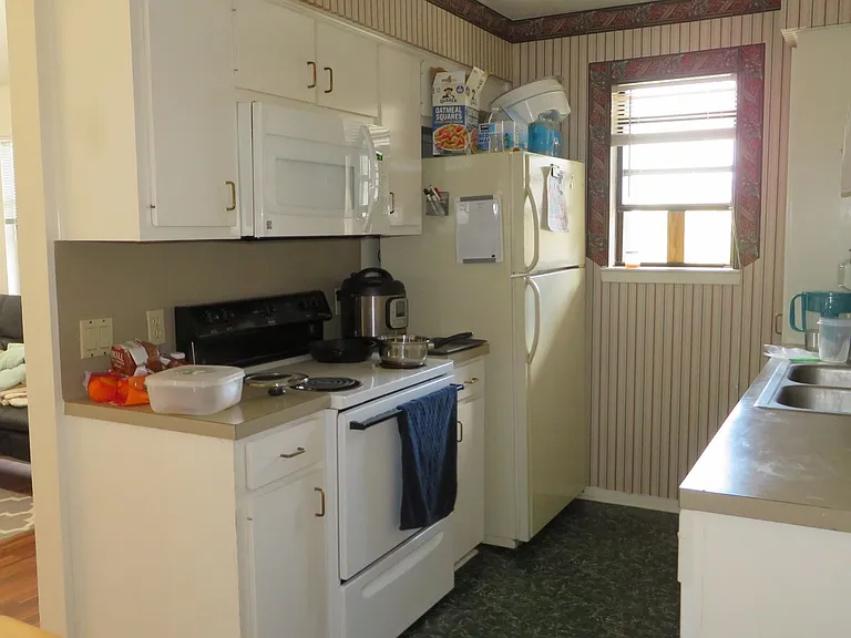 106 E 30th St #306 — Photo 23