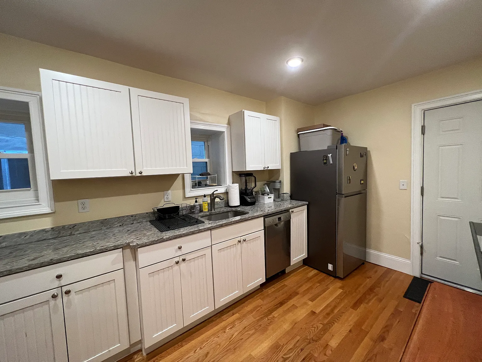 2 bed, 900 sqft, $3,675 — Photo 2