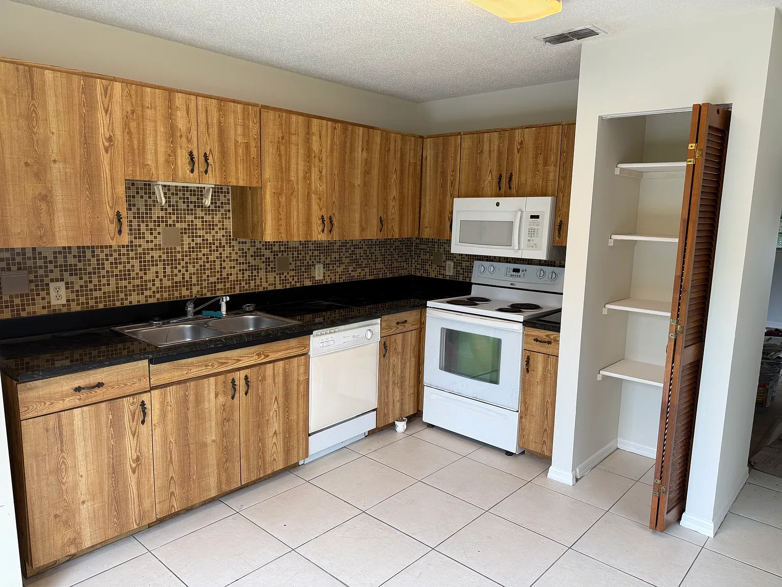 2 bed, 952 sqft, $1,495 — Photo 2