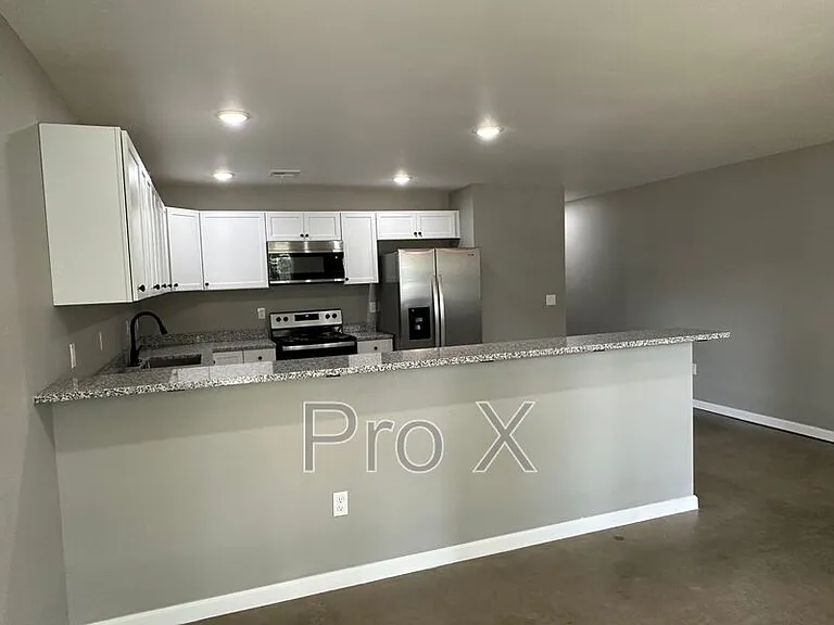 122 S Pearl Ave — Photo 3