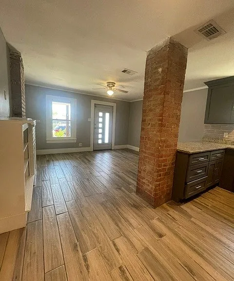 402 Graham Ave #402 — Photo 5