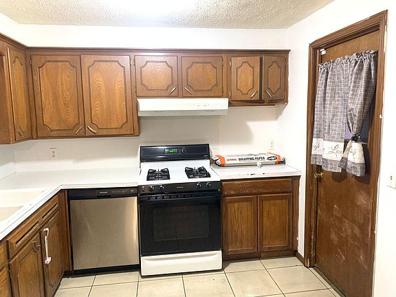 3rd image of 4000 SE 14th Pl