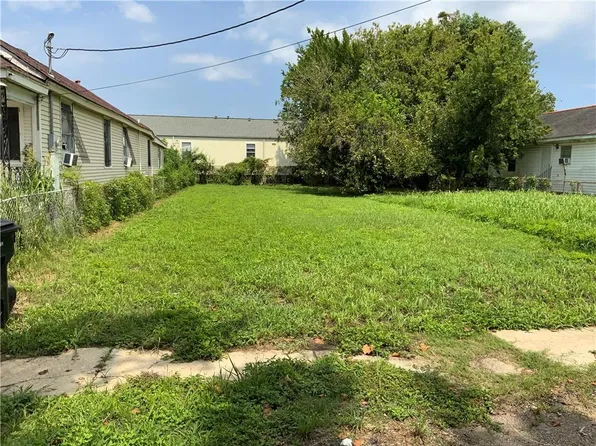 9329 Fig St, New Orleans, LA 70118