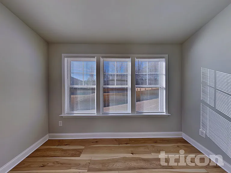 165 Lynnridge Dr — Photo 6