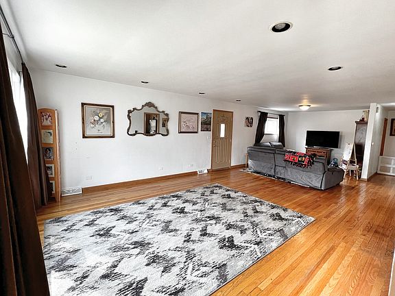 4th image of 4948 N Nordica Ave