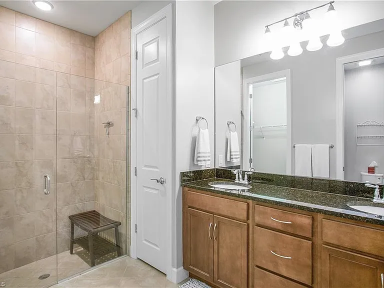 7674 Jacaranda Ln — Photo 10