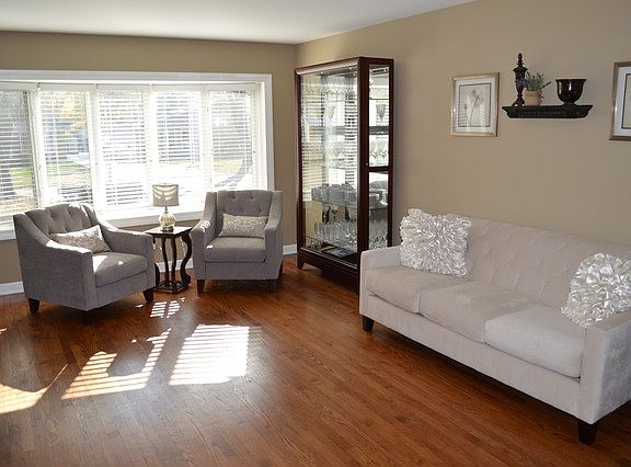 5th image of 590 Coolidge Ave