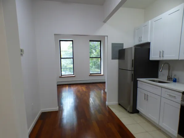 237 Vernon Avenue image 1 of 13