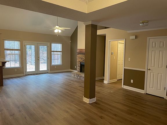 2nd image of 203 Kingsbrooke Cir