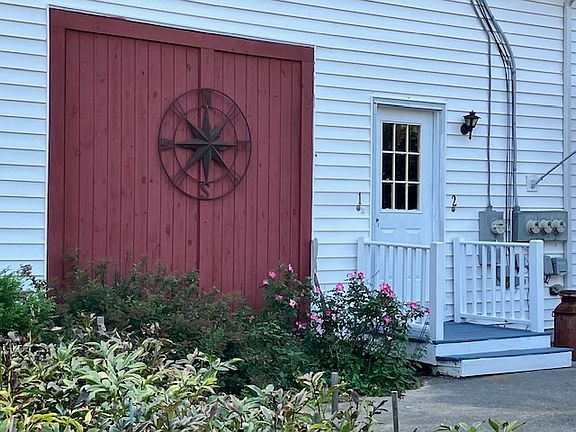 Main entrance into mudroom and interior private apartment entrance