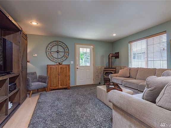 3rd image of 4027 Lake Cove Loop SE