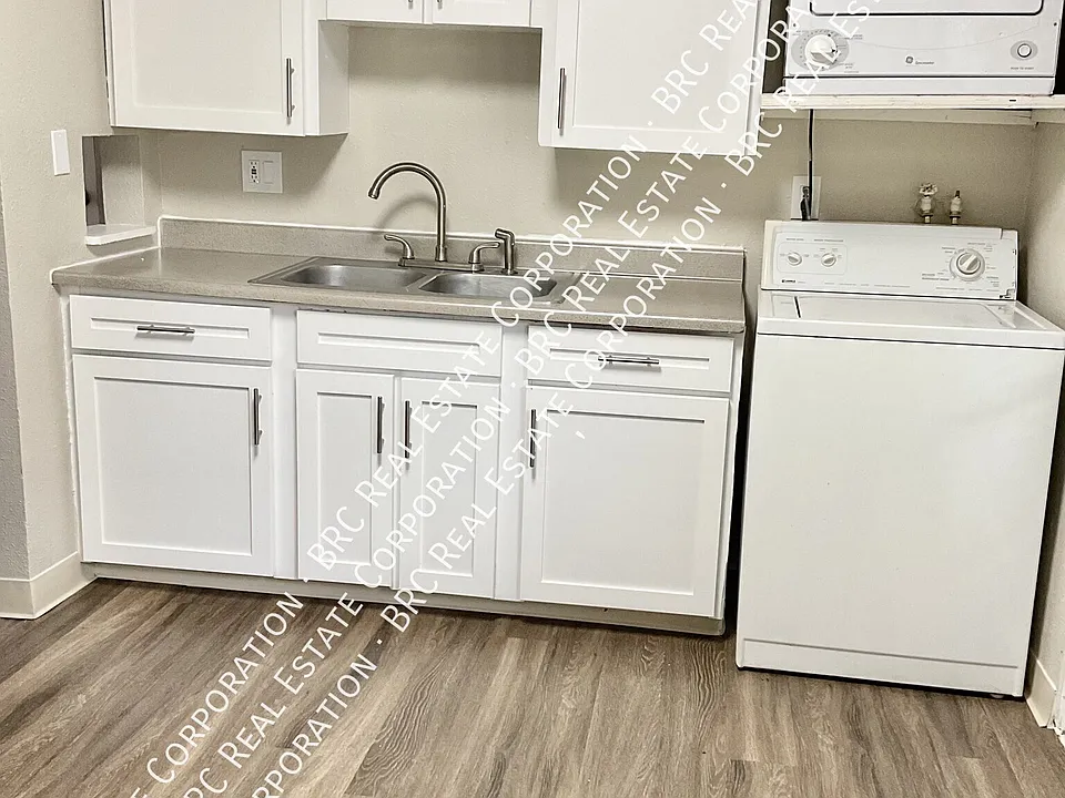 320 Washington Ave #2