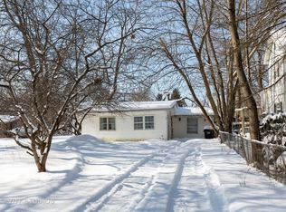 104 Edgewood Ave, Crystal Lake, IL 60014