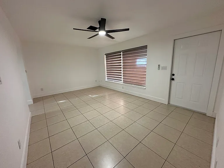 1200 Moore Ave — Photo 2