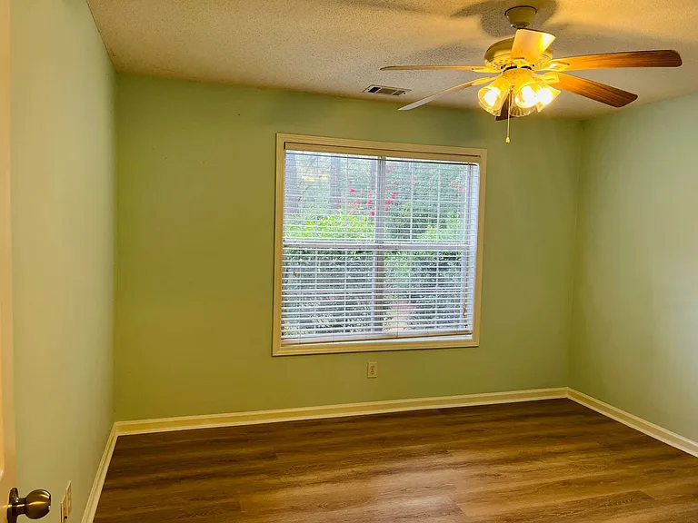 145 Riverside Dr — Photo 25