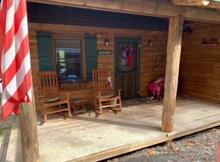 82 Covered Bridge Dr, Hawley, PA 18428