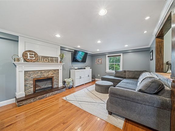 2nd image of 1507 Woodlawn Dr