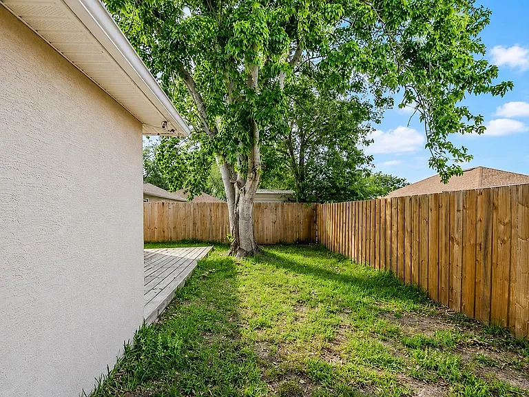 405 Island View Cir — Photo 7