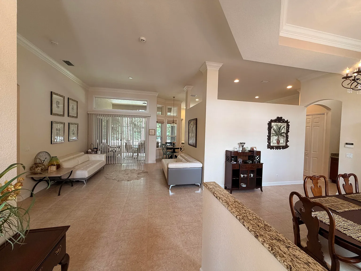 4 bed, 3.0 bath, 2672 sqft, $5,000 — Photo 3