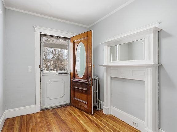 3rd image of 111 Dustin St