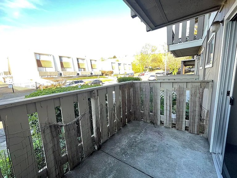 Sharis Apartments — Photo 50