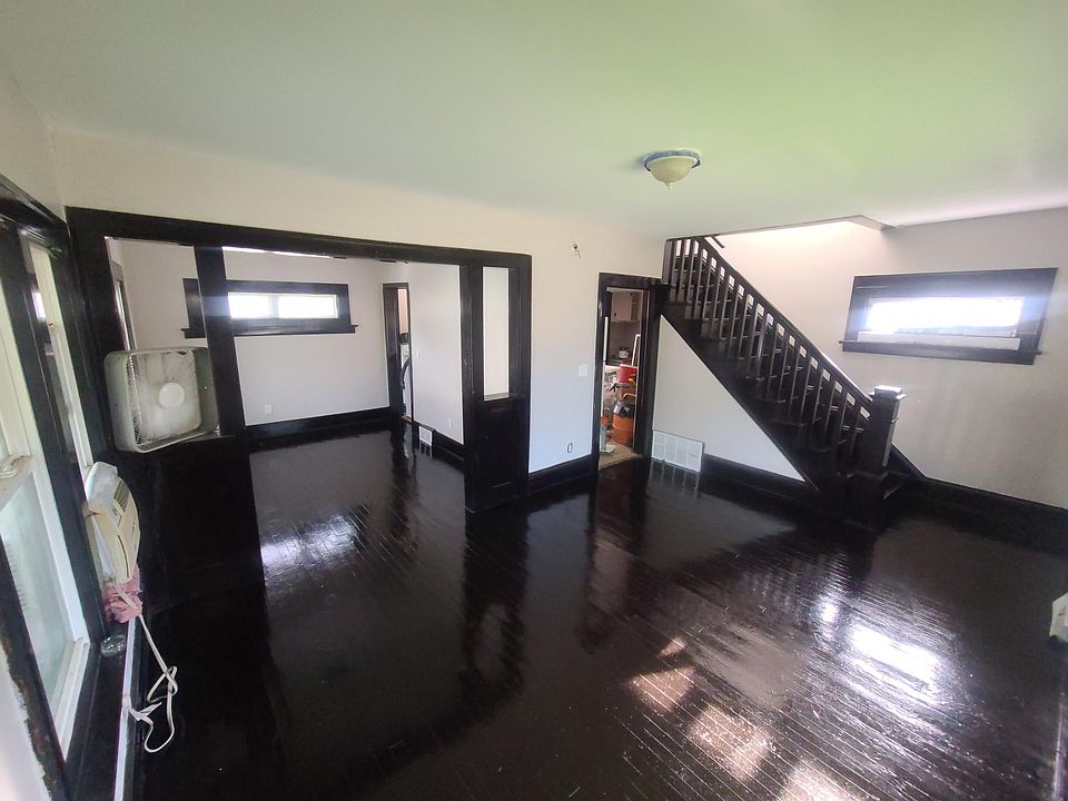 1st image of 2600 Irving Ave N